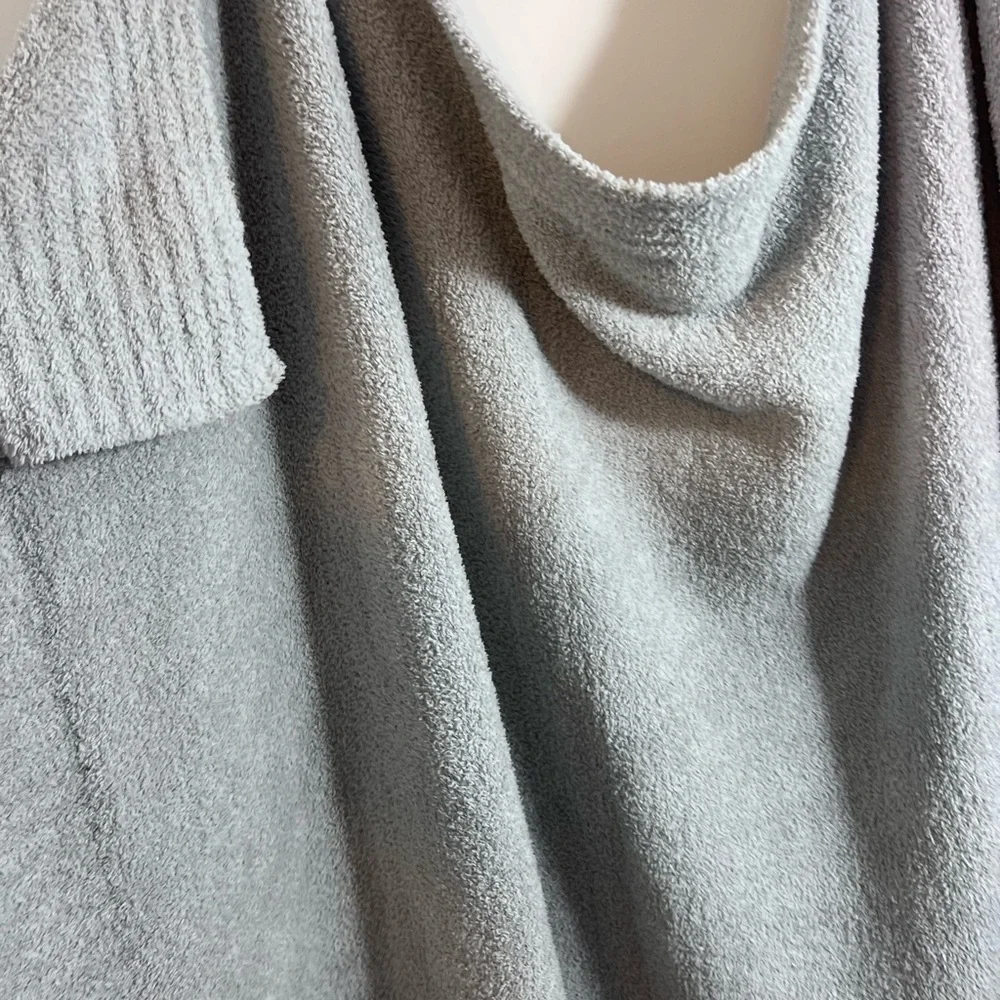 Barefoot dreams CozyChic throw blanket  Barefoot Dreams